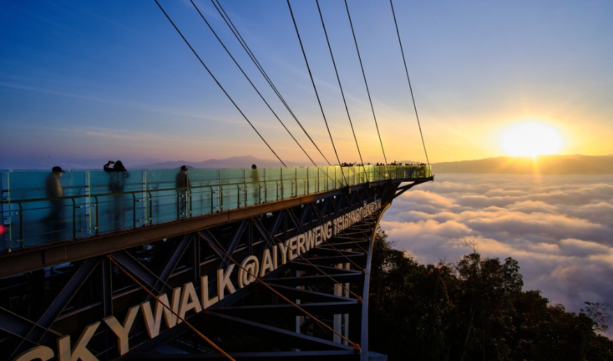 Skywalk Ayerweng Sea of Mist